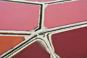 Fotobehang Fluor Roze Zoutziederij van Aigues-Mortes (30220), gezien vanuit de lucht  © philippe Devanne