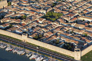Photo aérienne remparts d'Aigues-Mortes (30220)