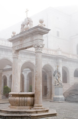 Obraz premium nebbia a Montecassino