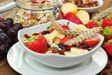 Müsli mit  Obst