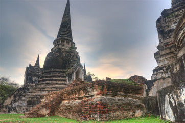Obraz premium debris of pagodas at ayutthaya