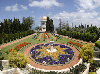 Ornamental garden of the Baha'i Temple in Haifa, Israel. - 32470946
