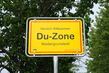 Fototapeta premium Ortschild; Du-Zone