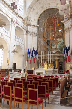 Autel de l'église Saint Louis aux Invalides à Paris