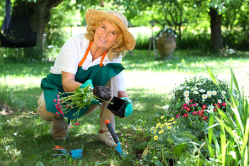 Gärtnerin im Garten
