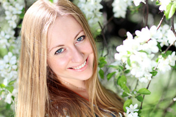 Fototapeta premium Portrait of beautiful blond in spring blossom