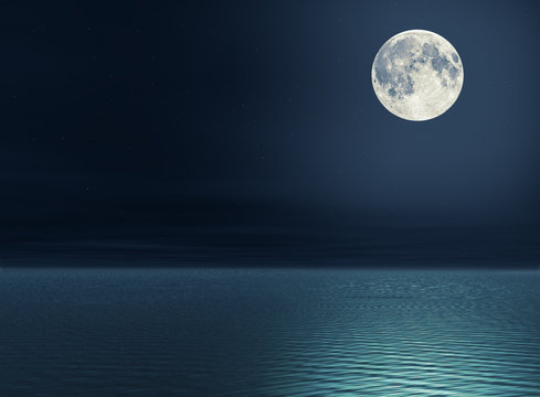 The moon over the sea © Onyshchenko