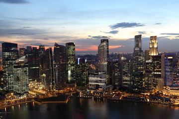 Fototapeta na wymiar Downtown Skyline Singaporeat twilight.