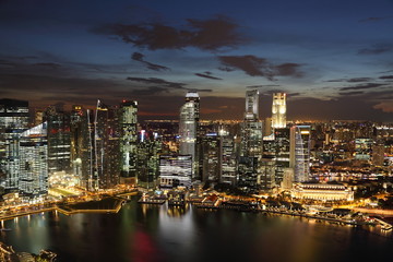 Fototapeta na wymiar Downtown Skyline Singaporeat zmierzchu.
