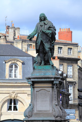 Fototapeta na wymiar Statua markiza de Tourny na Place Tourny, Bordeaux, Francja