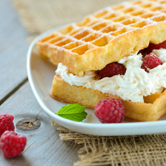 waffeln mit himbeeren