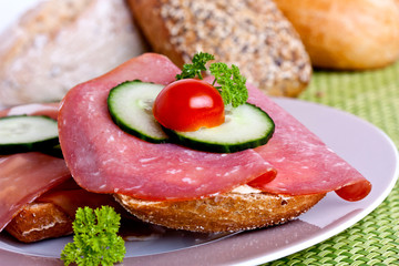 wurstbrötchen