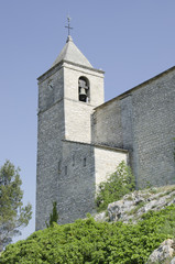 Fototapeta na wymiar ancien clocher d'église dans le sud de la France
