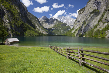 Fototapeta na wymiar Górny jezioro w Königsee, Park Narodowy Berchtesgaden.