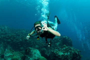 Foto auf Acrylglas scuba diver exsplore coral reef in the ocean © JonMilnes