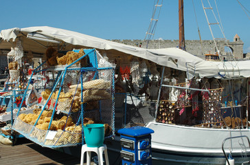 Port de Rhodes - Bateaux-boutiques dans le Port de Mandraki