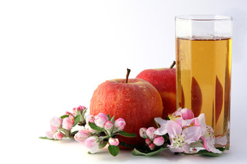 Äpfel mit Saft
