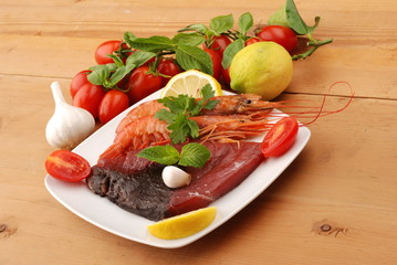 TONNO AGLIO E POMODORINI