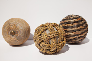 Composición con bolas decorativas