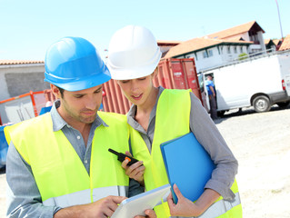 Workteam meeting on building site