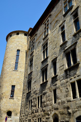 Fototapeta na wymiar Fasada ratusza Narbonne