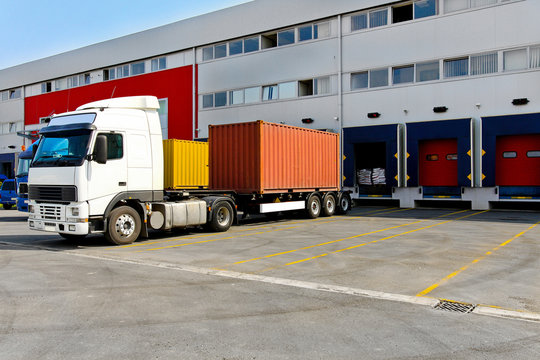 Cargo container