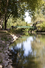 rivière pont eau vert