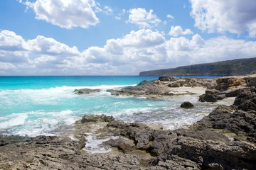 Fototapeta na wymiar Wagi są bezduszne Formentera północ skaliste wybrzeża Aqua