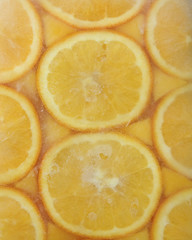 naranjas bajo hielo