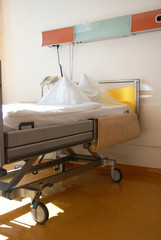 leeres Bett im Krankenhaus