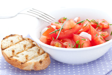 Tomatensalat mit Schnittlauch