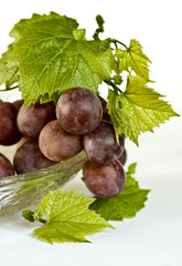 Winogrona na kryształowym półmisku