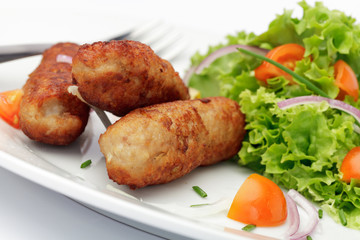 Cevapcici mit Salatgarnitur
