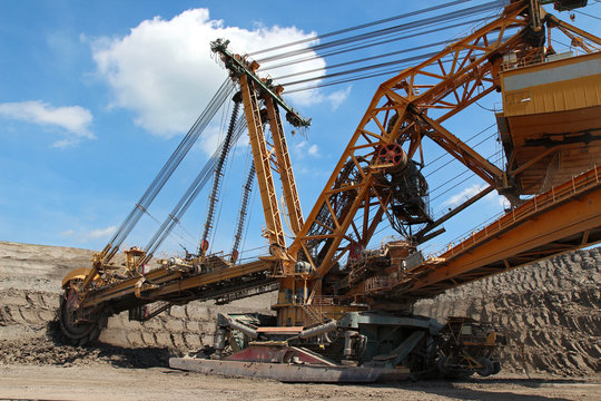 giant steel overburden excavator open the coal mine