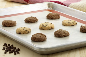 chocolate chip cookies and chocolate cookies