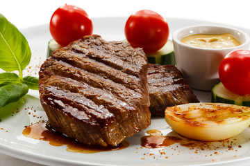 Grilled steak and vegetables