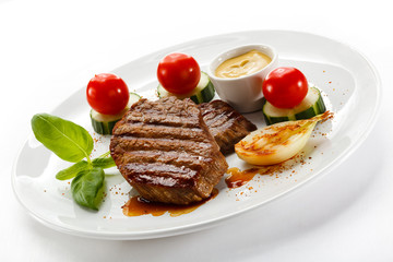 Grilled steak and vegetables