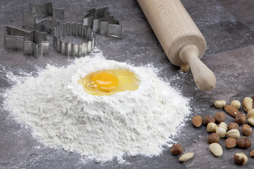 Ei und Mehl zum Kekse backen