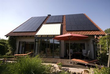 Wohnhaus mit Solarzellen