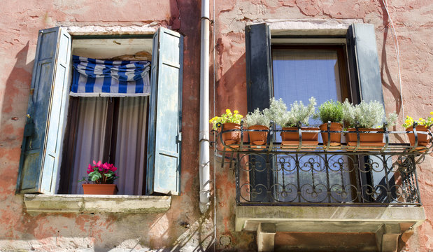 Fenster mit Blumen, Venedig