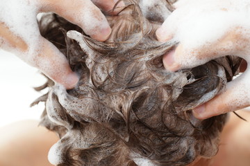 Haarwäsche mit Kopfmassage © cirquedesprit