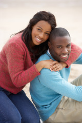 Obraz premium Young couple Embracing on beach