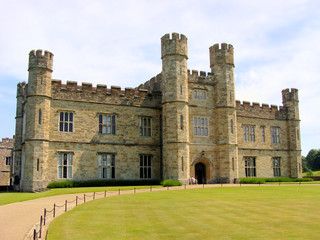 Fototapeta premium The stone facade of Leeds Castle in, Kent, England