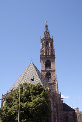 Fototapeta na wymiar Katedra w Bolzano we włoskim Tyrolu, północnych Włoszech