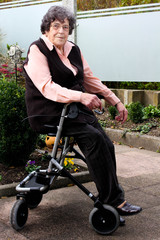 rollator oma Terrasse