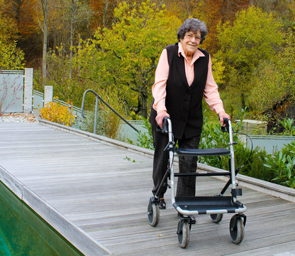 rollator oma gl&uuml;cklich pool
