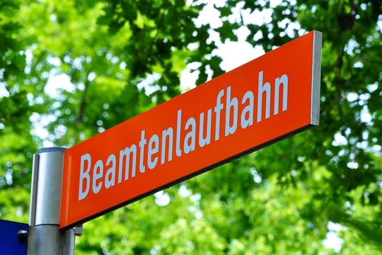 Stra&szlig;enschild Beamtenlaufbahn in Kiel