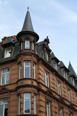 Fototapeta na wymiar historisches Eckgebäude in Heidelberg
