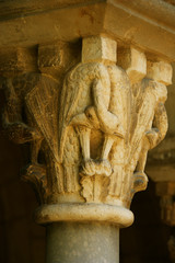 CAPITEL EN EL CLAUSTRO DEL MONASTERIO DE SANT CUGAT