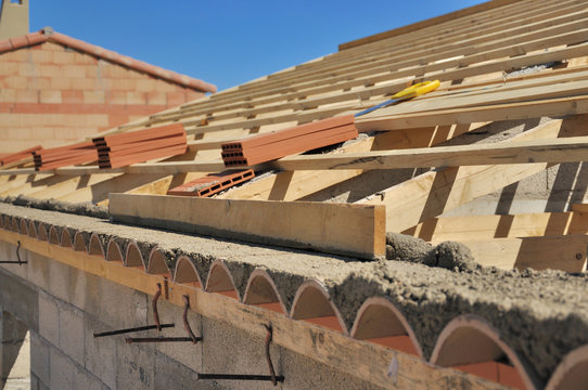 Maison proven&ccedil;ale en construction